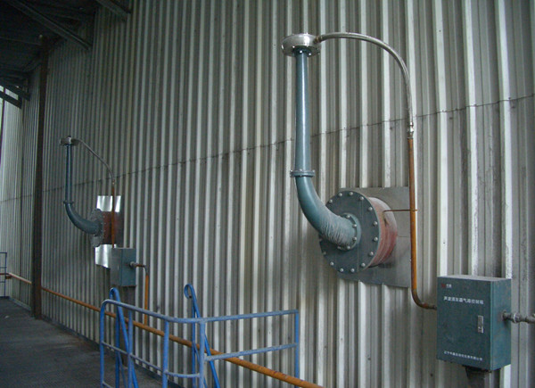 熱電廠的燃煤發(fā)電機(jī)組安裝聲波吹灰器(圖1) 膜片安裝現(xiàn)場(chǎng) (2).jpg
